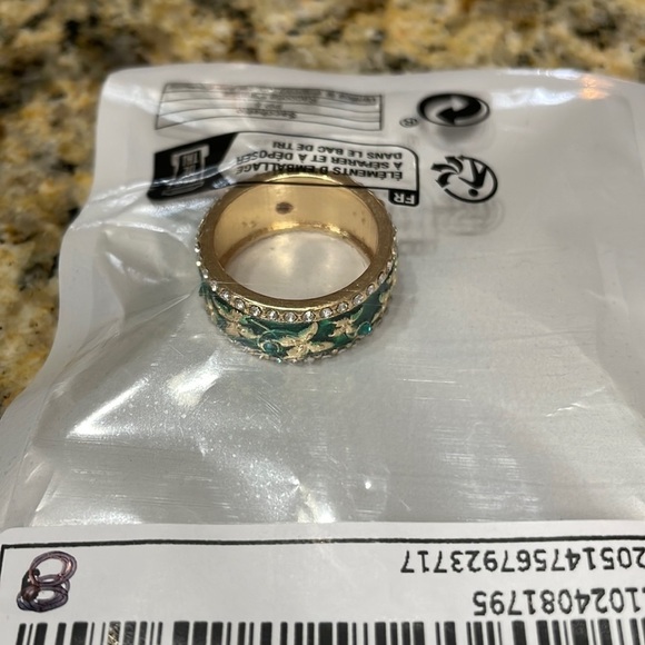 Designer Butterfly Crystal Green Band Ring - Picture 3 of 11